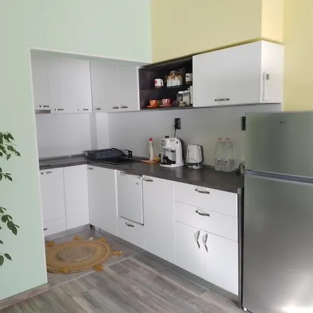 рая 2 Lägenhet